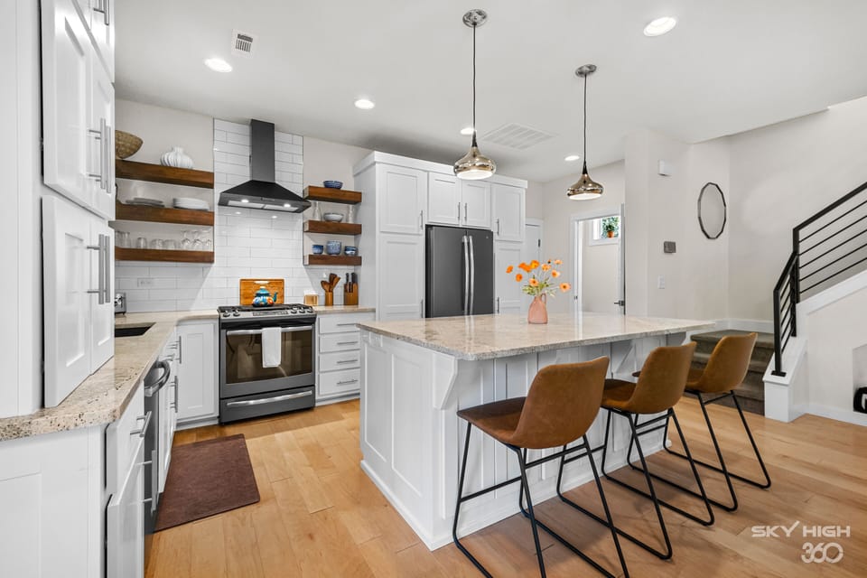 Kitchen with large island 