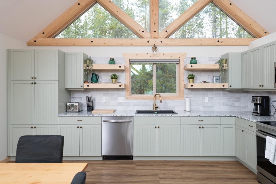 Golden Eagle Cabin Rental (1559)