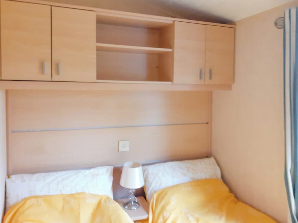 Twin bedroom | Doggy Dell, Stour Row