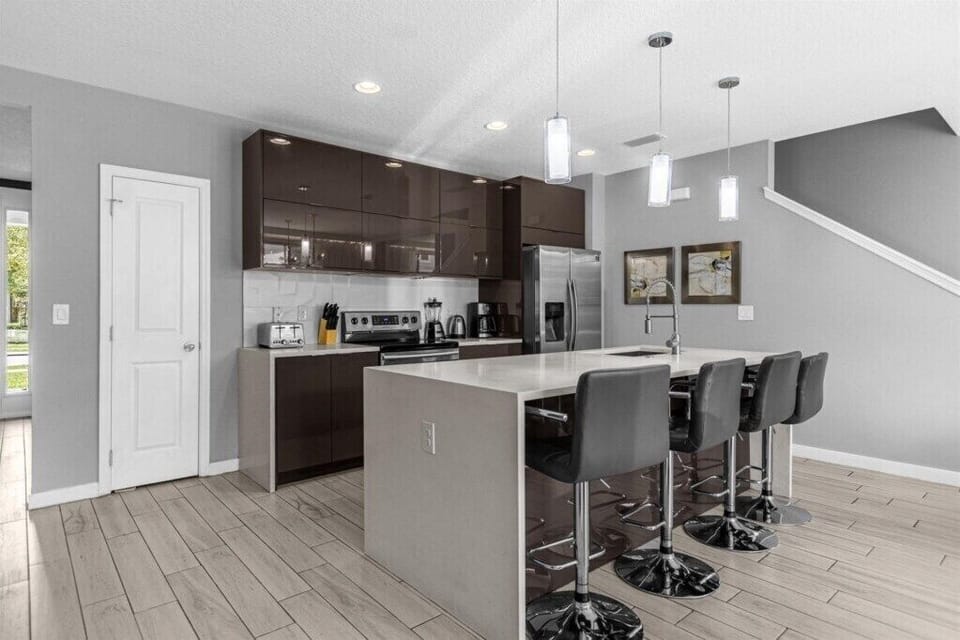 4428LeReveCourt(8)