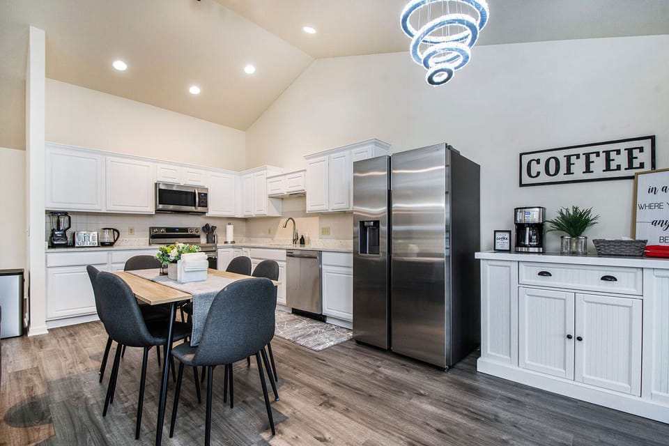 Kitchen/Dining/Coffee area