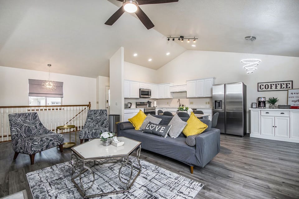 Living/dinning/coffee room