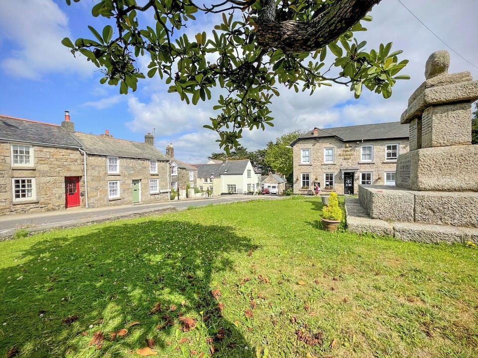 Setting | Crossways, Lelant, near Hayle