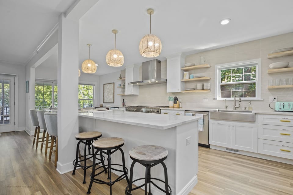 Fully stocked kitchen, seating for 9 @ island, 4 in gazebo, & folding table/6chr