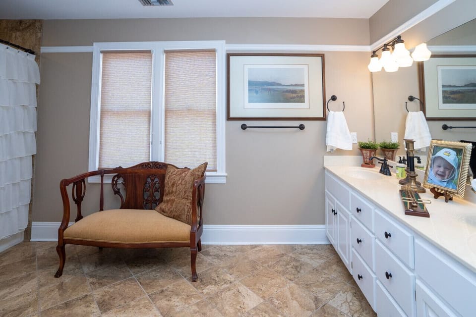upstairs shared bath