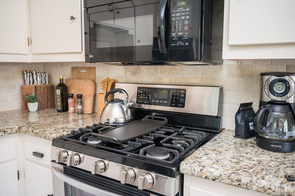 Gas range, grilled and double oven