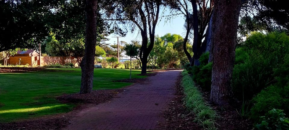 Ada Ryan Gardens - 18 minute walk from the property