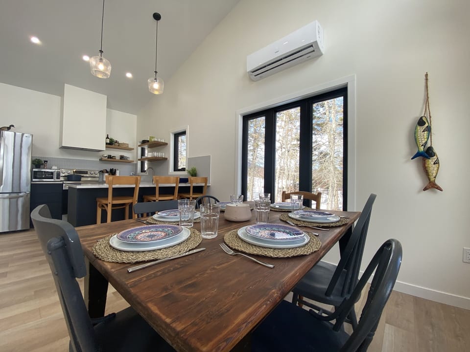 Dining Table comfortably sits 6 people