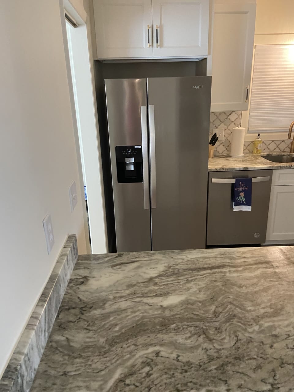 Whirlpool refrigerator ice maker 