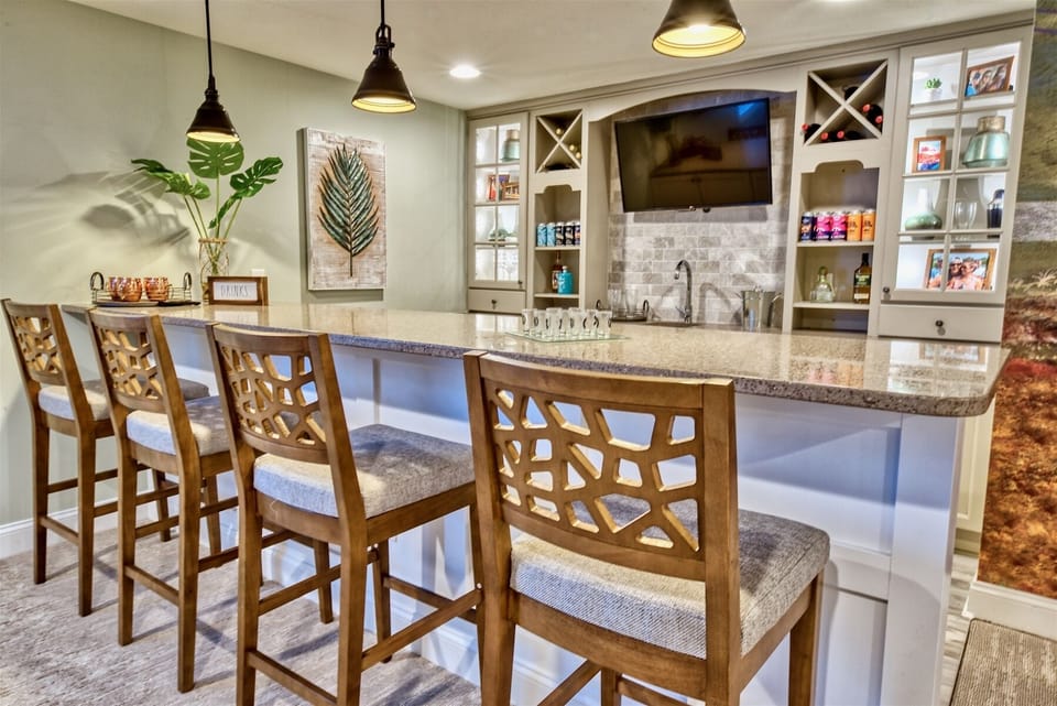 Large Bar Area