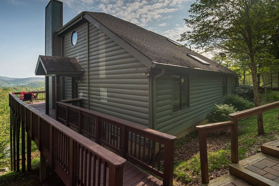 Exterior chalet entry