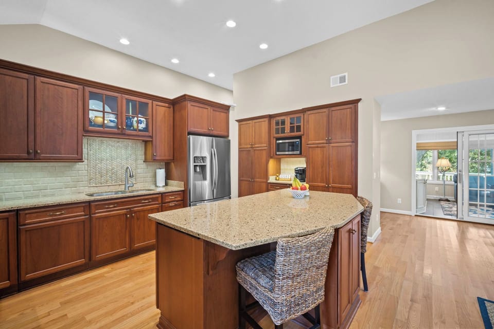 Kitchen with Island Seating