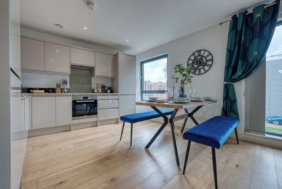 Dining area at Blue Puffin Stays Short Lets & Serviced Accommodations