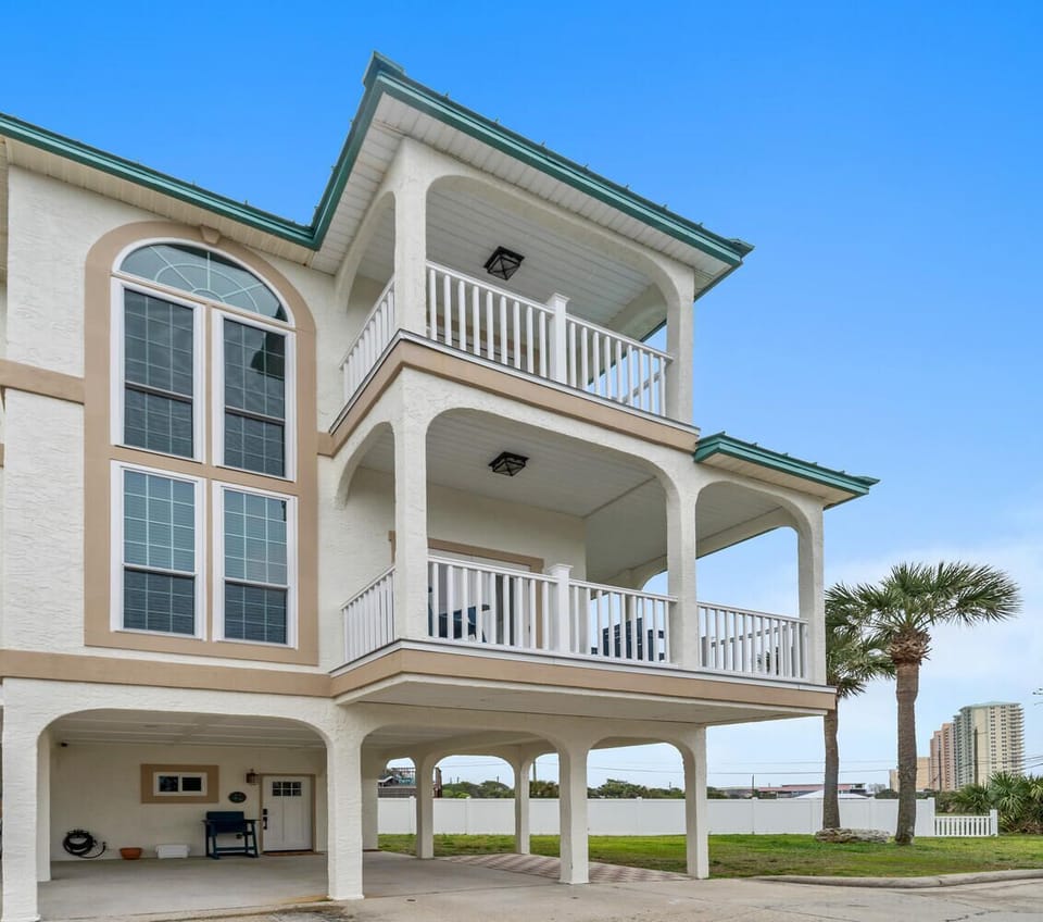 Sand Castle Cabana Studio (1st Floor)
