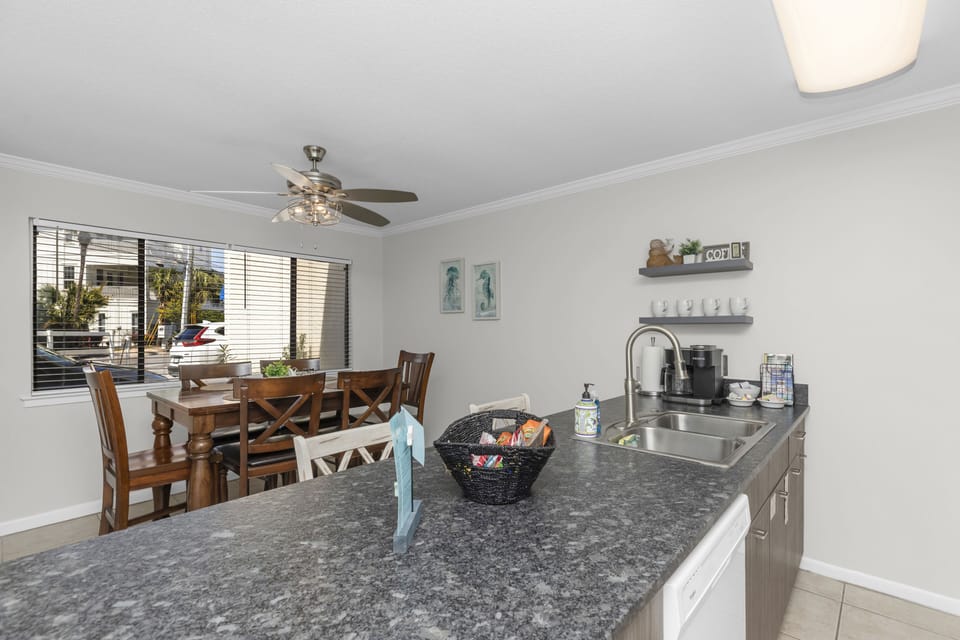Kitchen bar & dining area