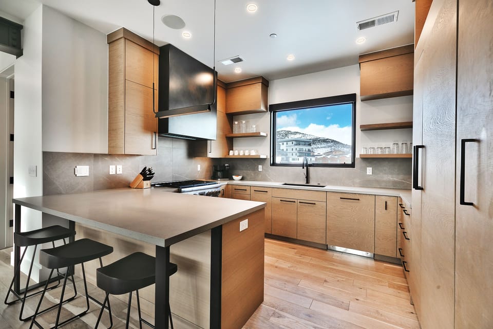 Full kitchen