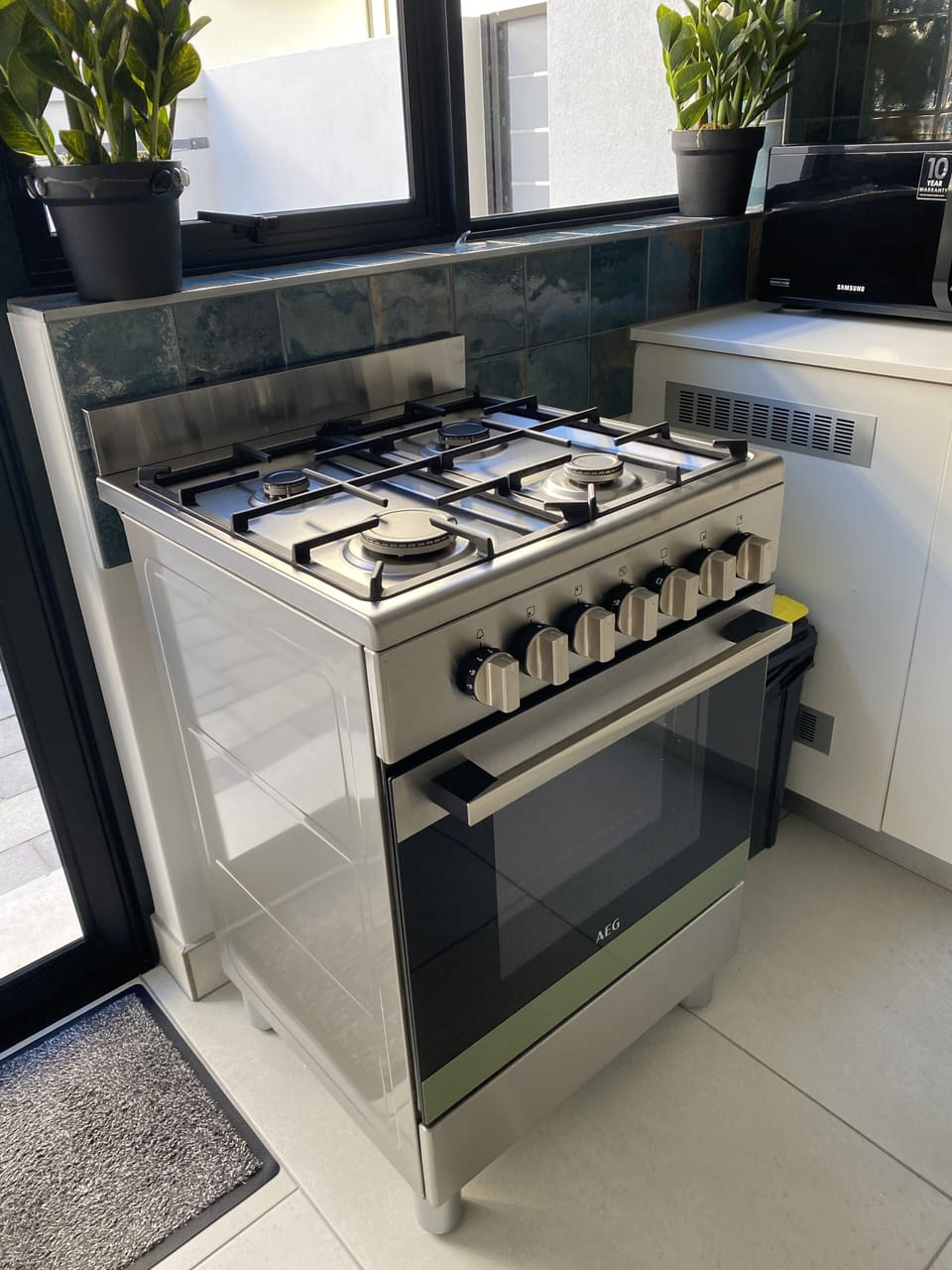 Gas stove with Electric oven