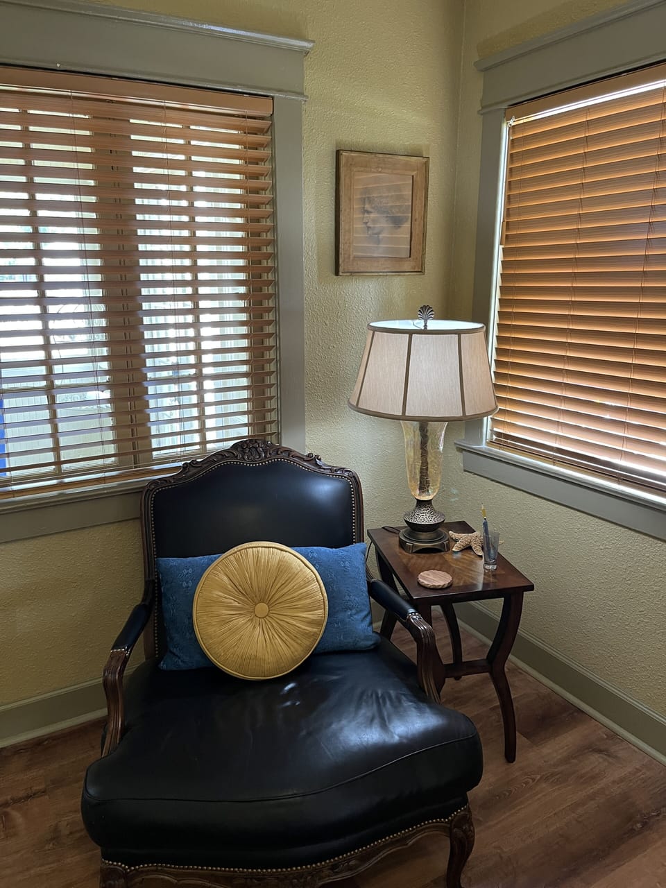 Comfortable leather chair in living rom