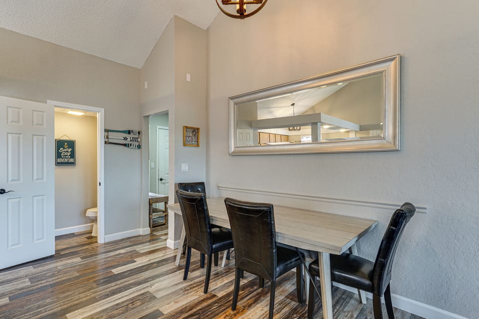 Dining Area | Dishware & Flatware Provided