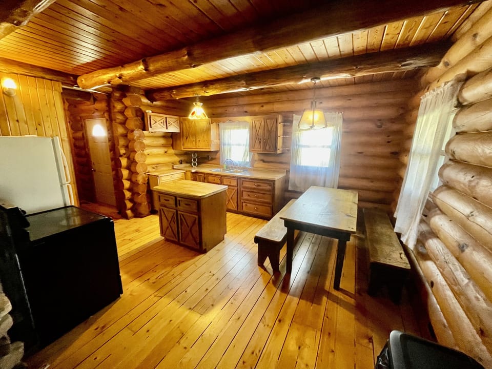 Kitchen - Large table for eating 