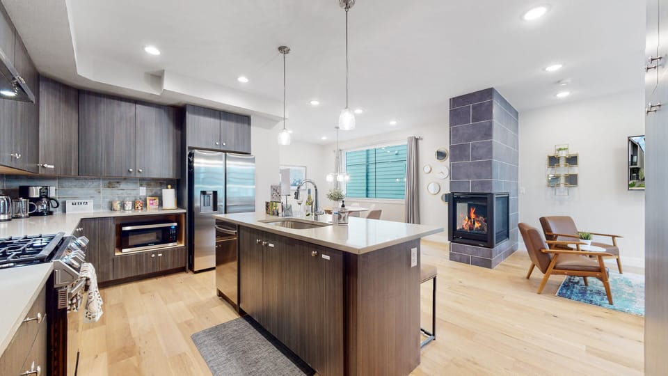 Spacious and well-equipped kitchen