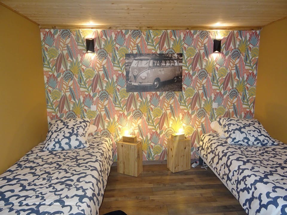 chambre à l'étage lits séparés