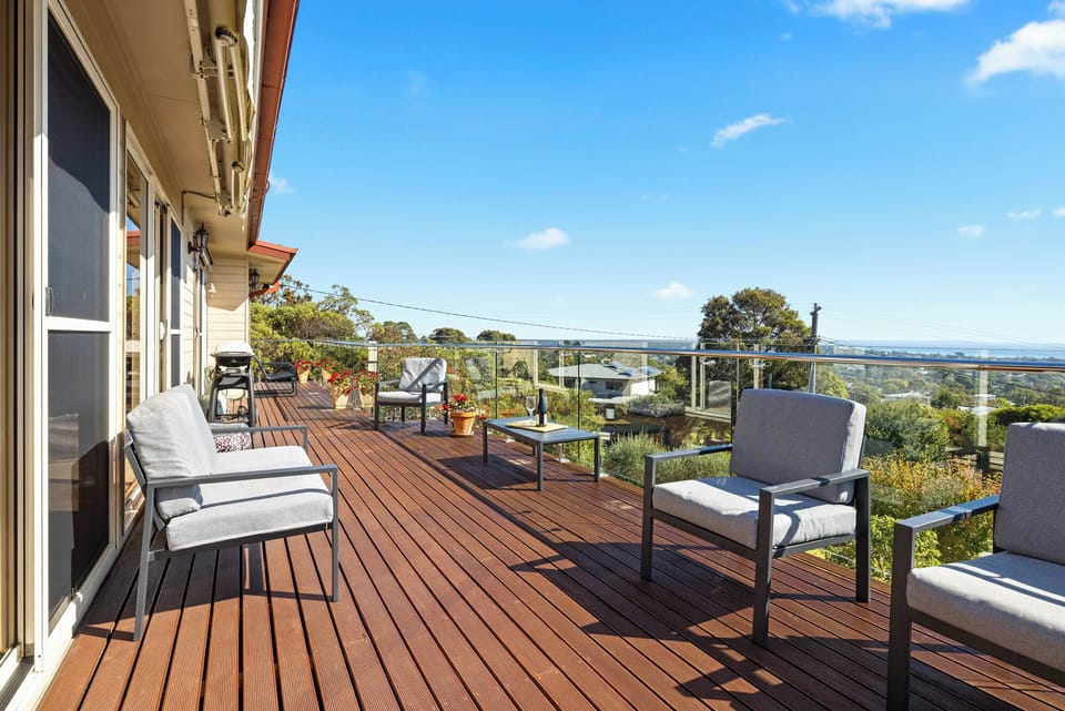 Balcony/Bay Views/BBQ/Outdoor seating 