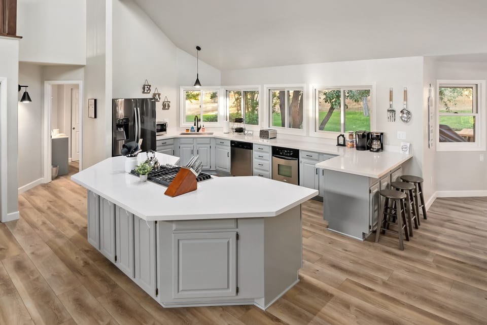 Extra large island and built in range, the gathering starts here