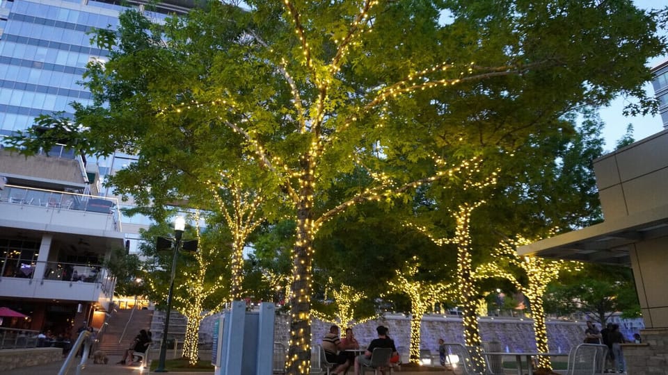 `Experience the enchanting ambiance of The Woodlands: Dine under the twinkling lights of majestic oaks. Just steps away from fine dining and evening strolls along the Waterway, this is the perfect backdrop for your unforgettable Texas getaway. #MagicalEve