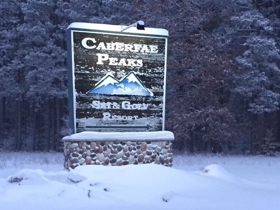 Downhill Skiing and Golfing only 13 minutes away! 