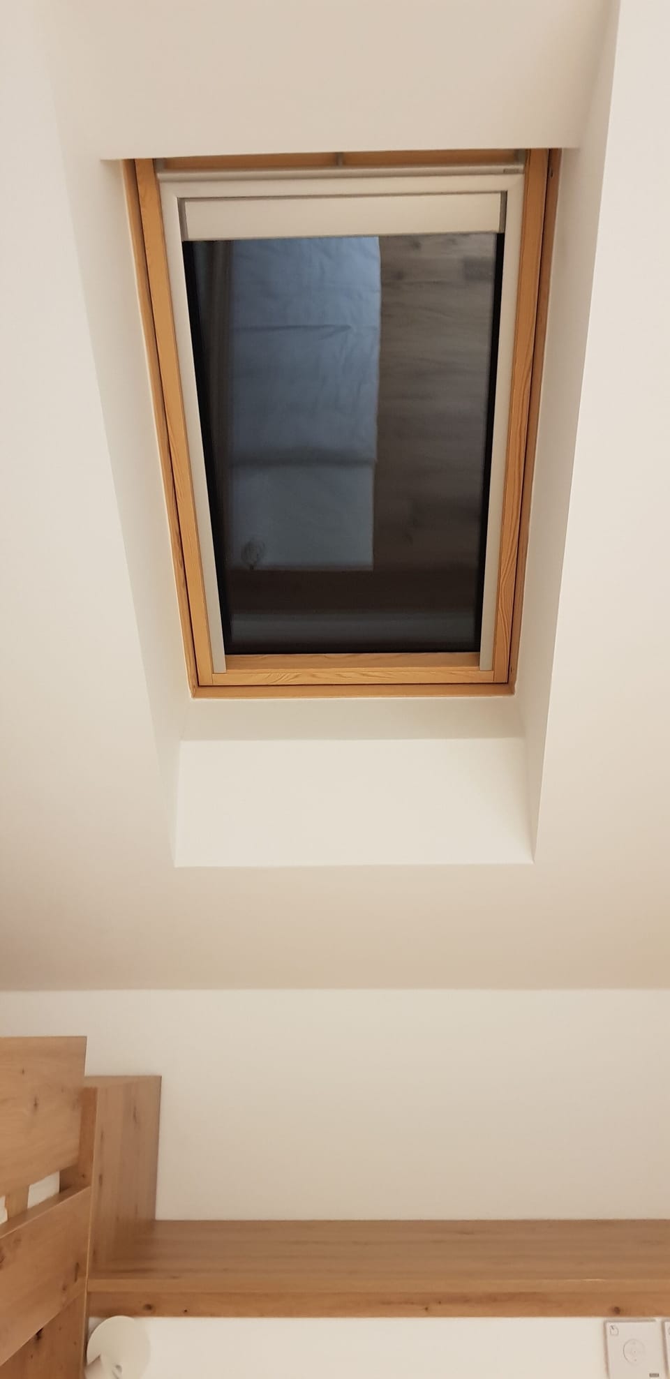 STREŠNO OKNO ELEKTRIČNO VELUX