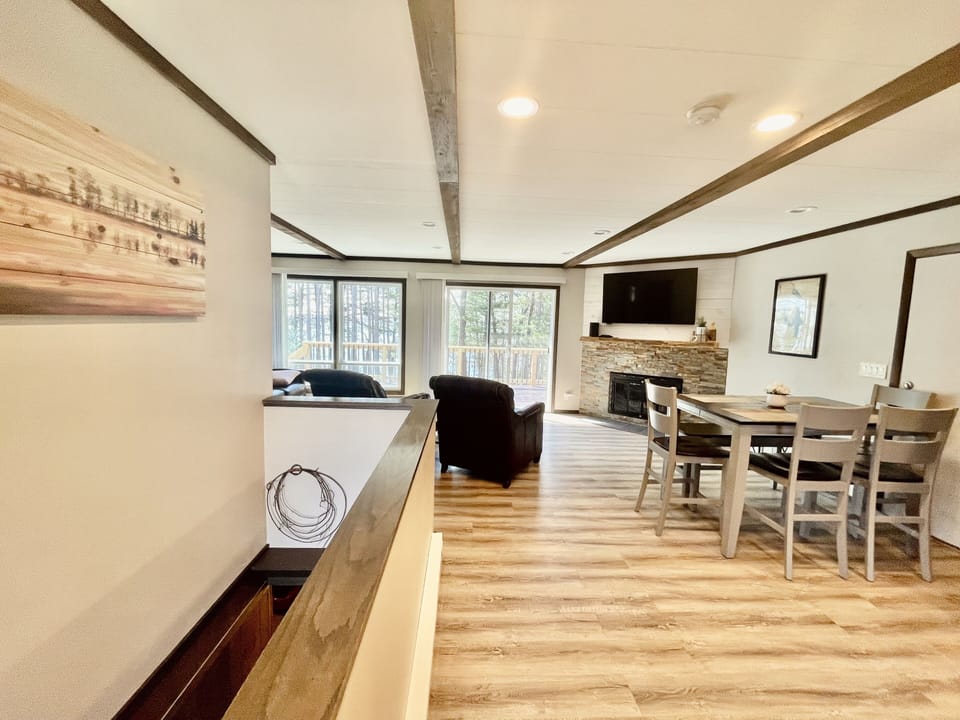 Livingroom overlooking lake