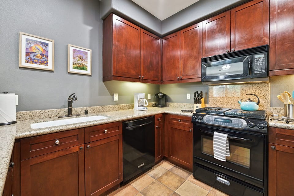 Full equipped kitchen.