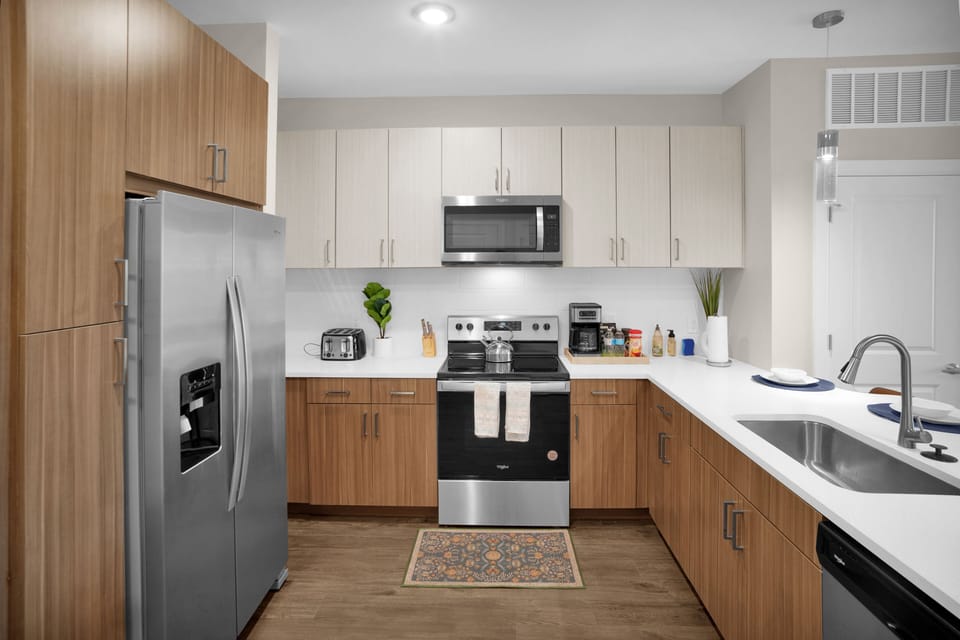 Fully Stocked Kitchen with High End Appliances