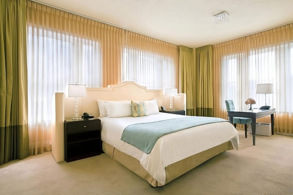 Unit with comfortable bed