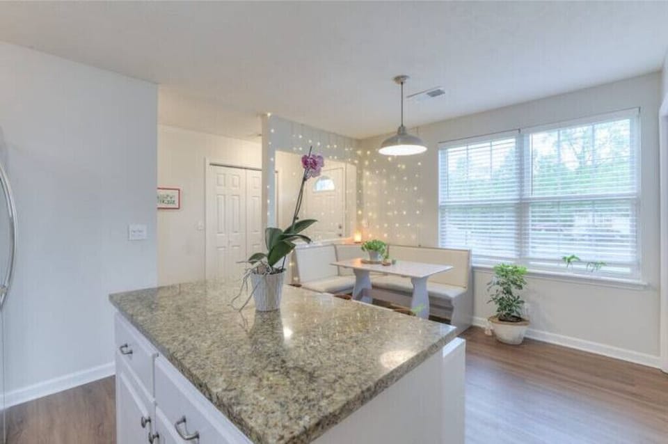 You will love the fully-stocked Chef's Kitchen w/ a warm & cozy Breakfast Nook.