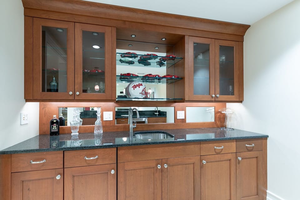 Downstairs Wet Bar and Kitchenette