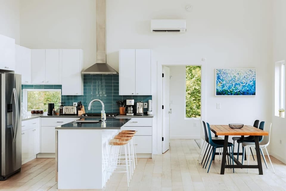 Spacious and airy with soaring ceilings, the upstairs common area brings everyone together with a seamless flow between lounging, dining, and cooking.