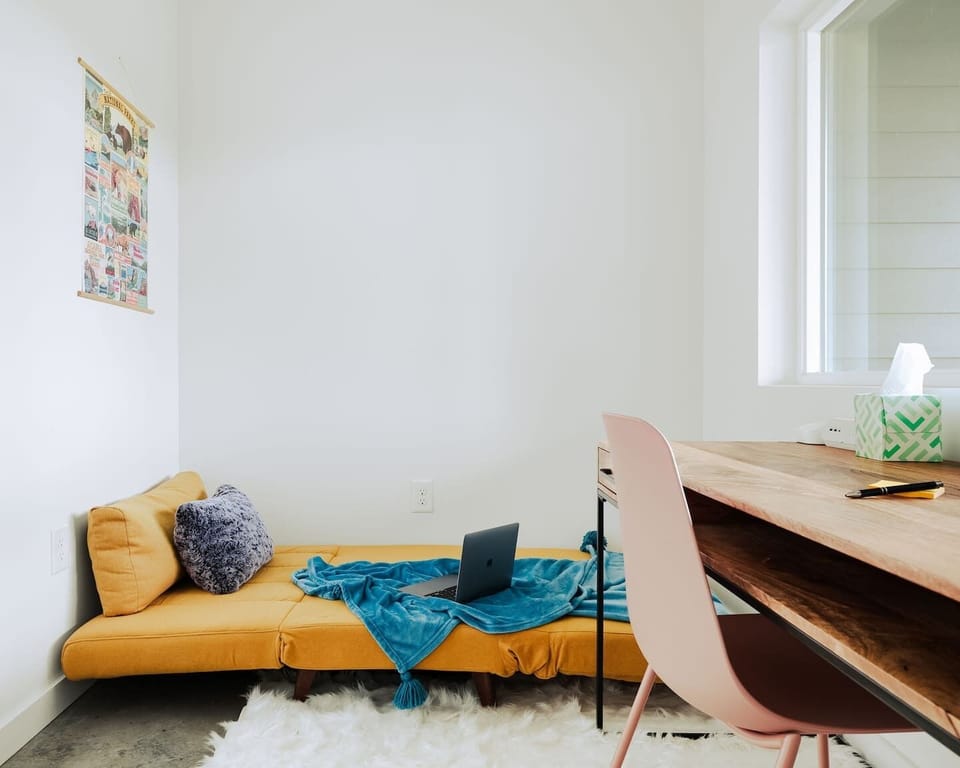 Need extra sleeping space? The office features a fold-out sofa, great for kids or an extra guest. Flexible comfort meets function. 