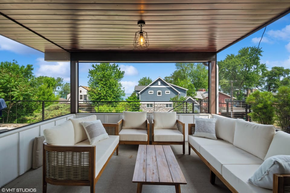 Screened in porch