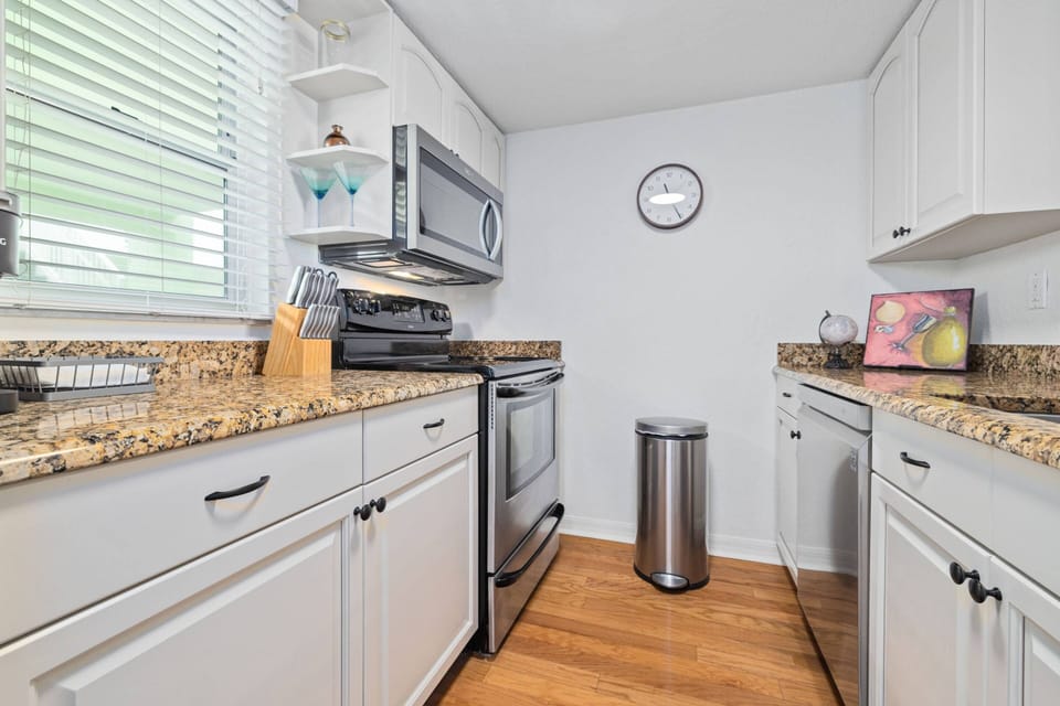 Updated Full Kitchen!