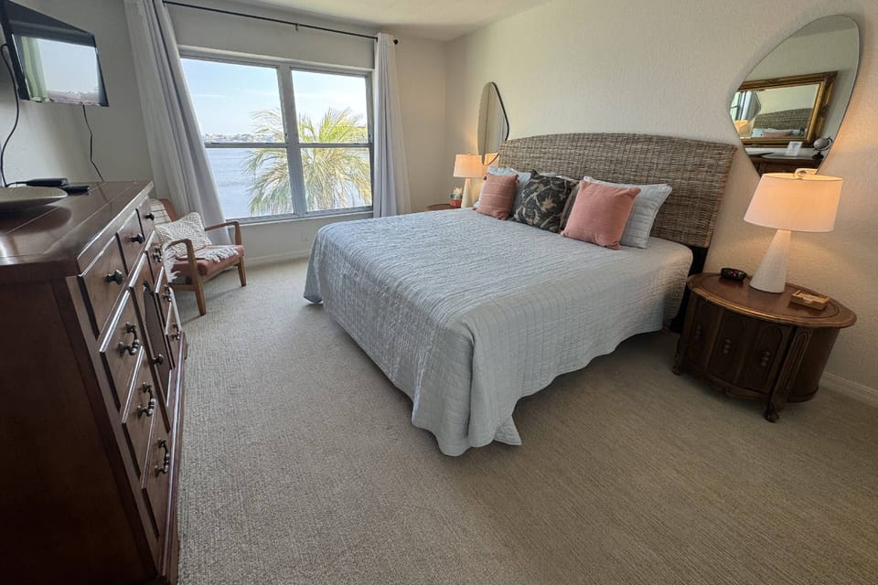 Palm Tree and Water Views from Bedroom!