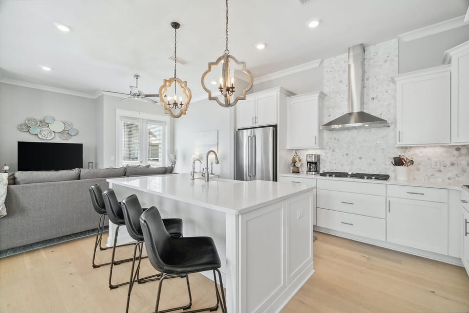 Kitchen with Breakfast Bar