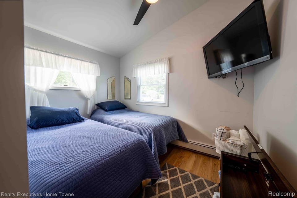 This bedroom has 2 twin beds. Climate is controlled thru main  living area. 7x10