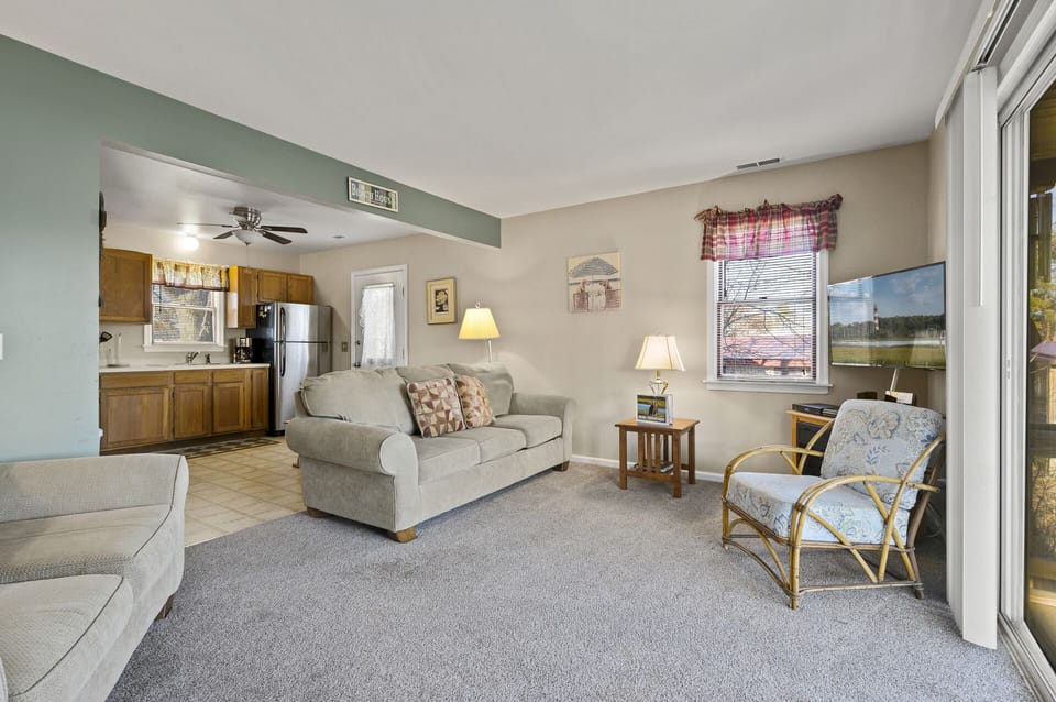 Relax and enjoy Flat Screen Cable TV and Free WiFi - or simply take in the Water Views.