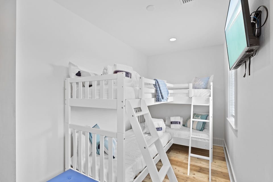 Seas The Day Bunk Room