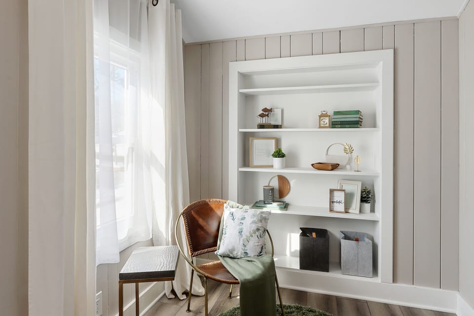 Master bedroom sitting area