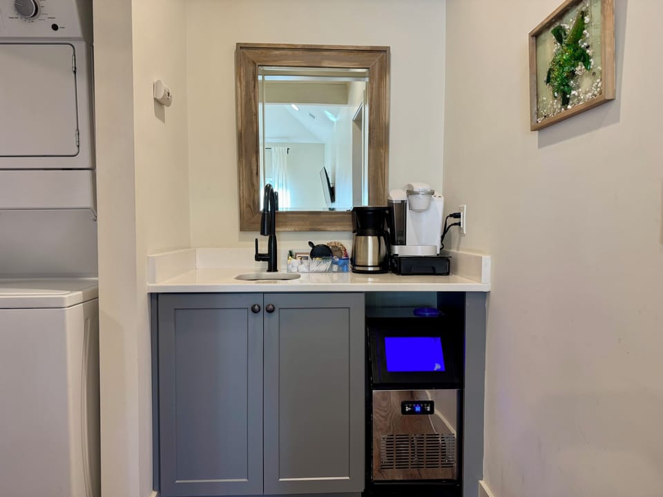 The coffee bar and ice maker are the perfect addition to Bubba's Cabana.