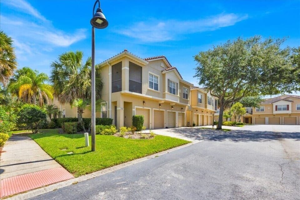Relax in this comfortable and stylish condo, perfect for your next getaway! 