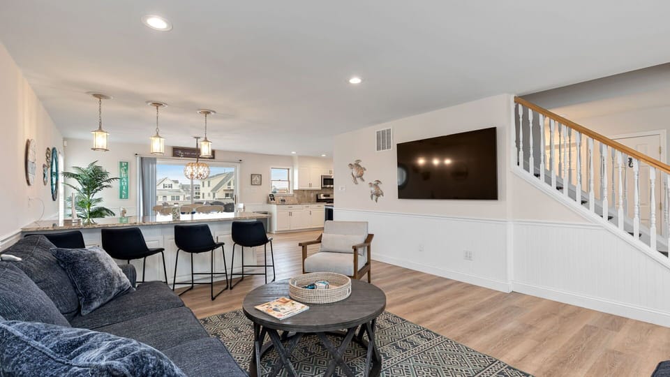Kitchen peninsula and table provides ample seating for the entire family